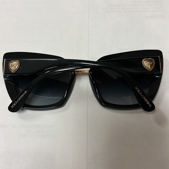 Dolce & Gabbana Cat Eye Sunglasses. Great condition! - Picture 2 of 5